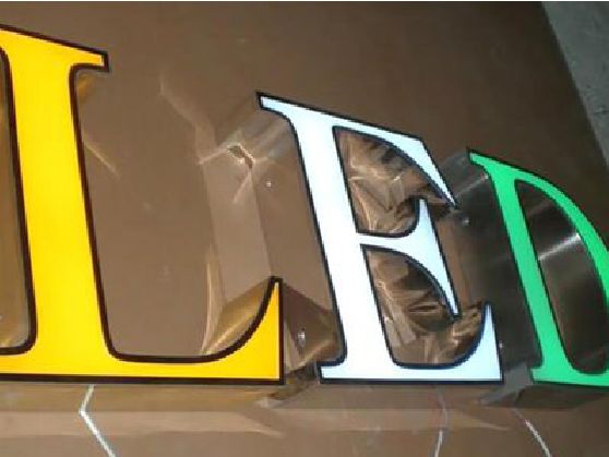 宁都介绍LED招牌的基础知识。